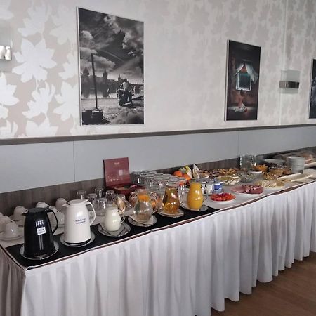 Hotel Monde Uhersky Brod Bagian luar foto