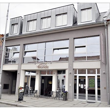 Hotel Monde Uhersky Brod Bagian luar foto