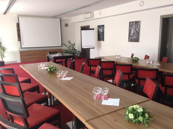 Hotel Monde Uhersky Brod Bagian luar foto