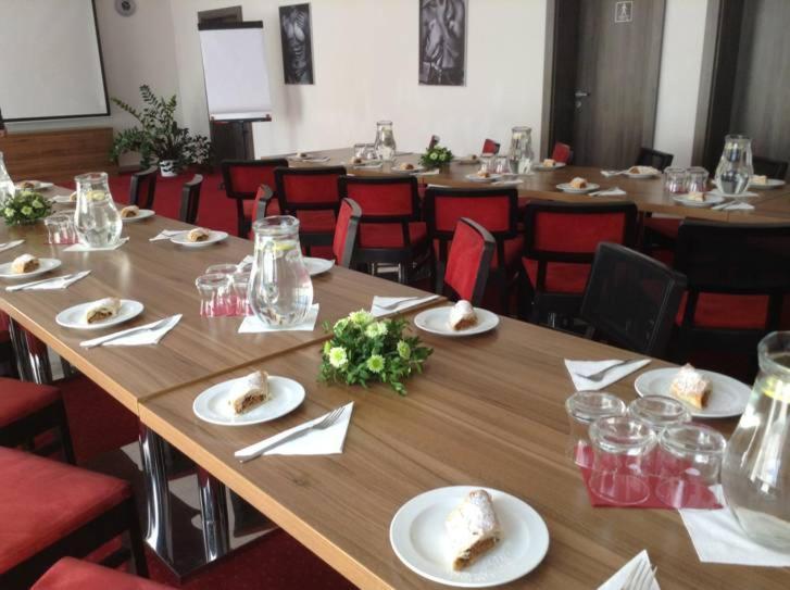 Hotel Monde Uhersky Brod Bagian luar foto