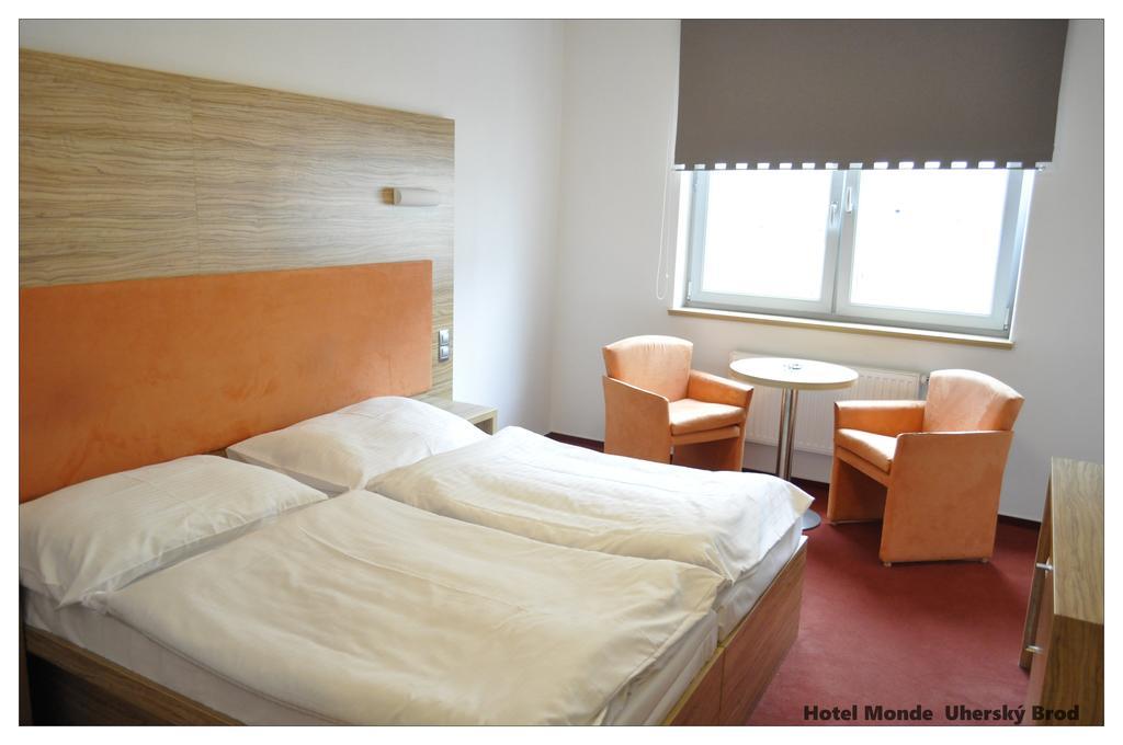Hotel Monde Uhersky Brod Bagian luar foto