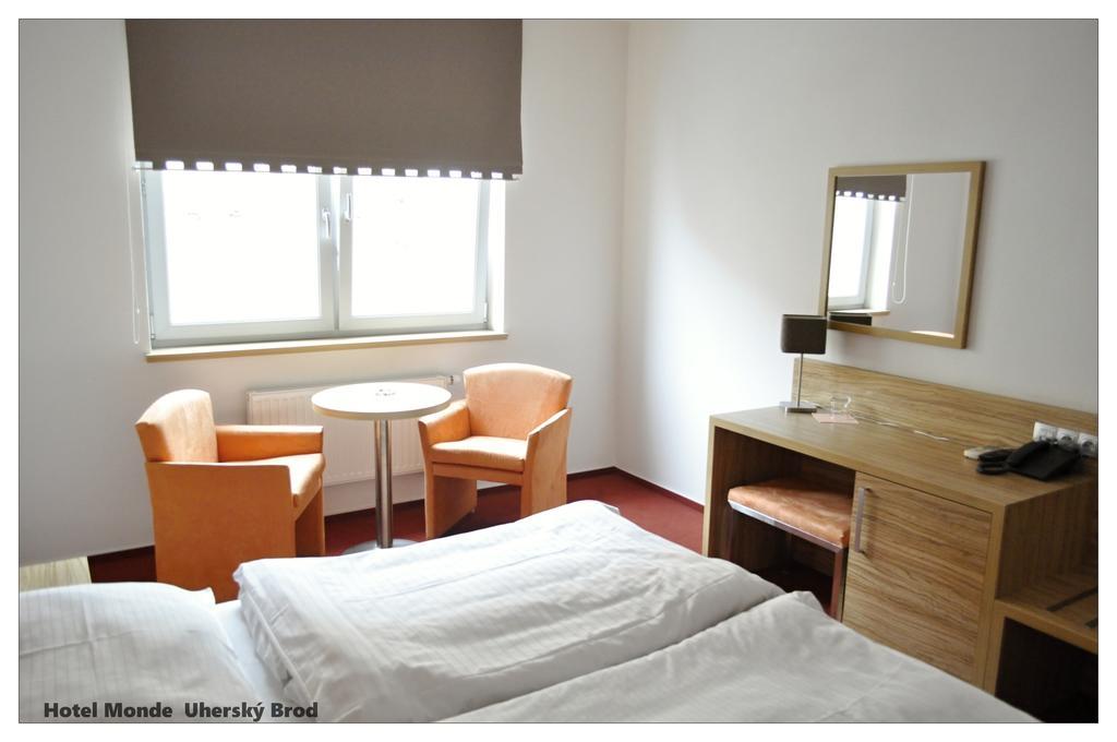 Hotel Monde Uhersky Brod Bagian luar foto