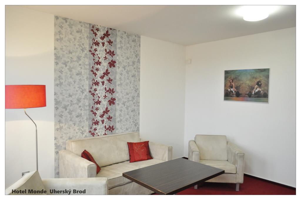 Hotel Monde Uhersky Brod Bagian luar foto