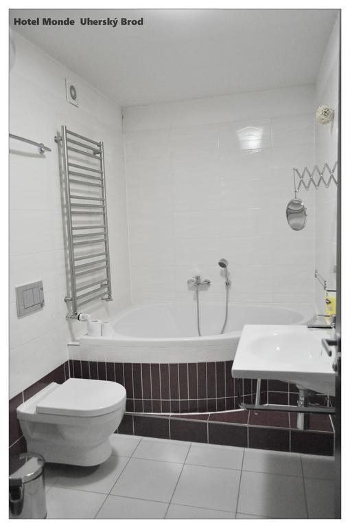 Hotel Monde Uhersky Brod Bagian luar foto