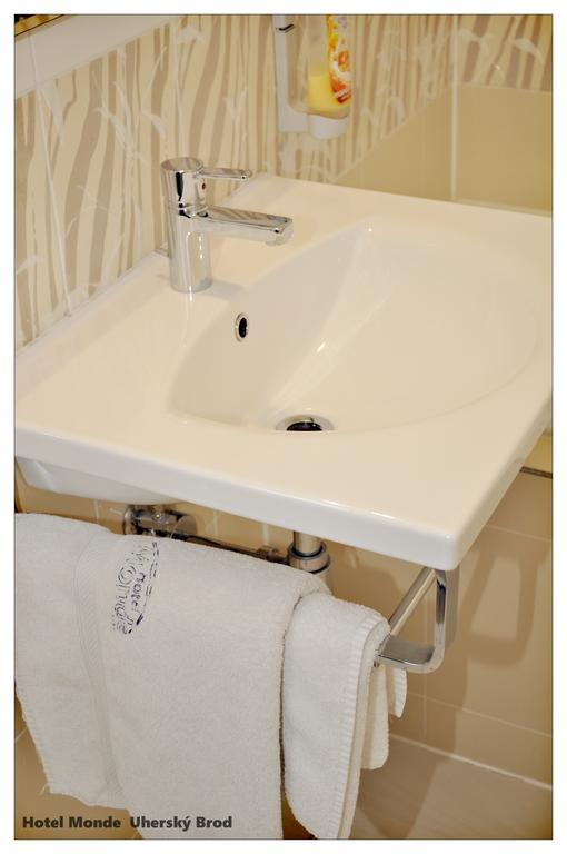 Hotel Monde Uhersky Brod Bagian luar foto