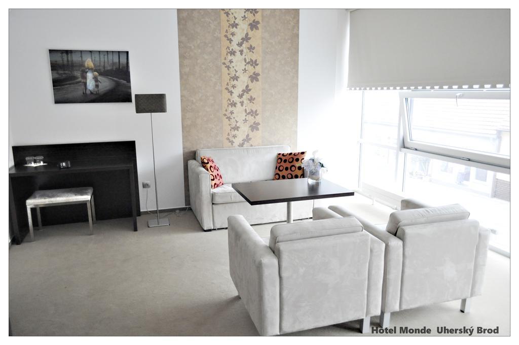 Hotel Monde Uhersky Brod Bagian luar foto