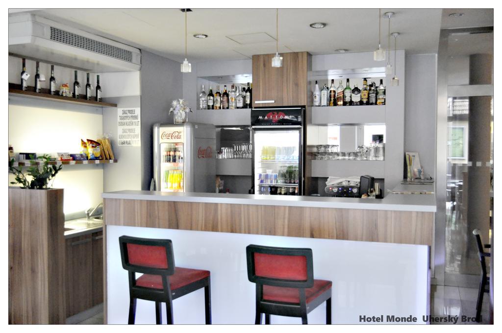 Hotel Monde Uhersky Brod Bagian luar foto