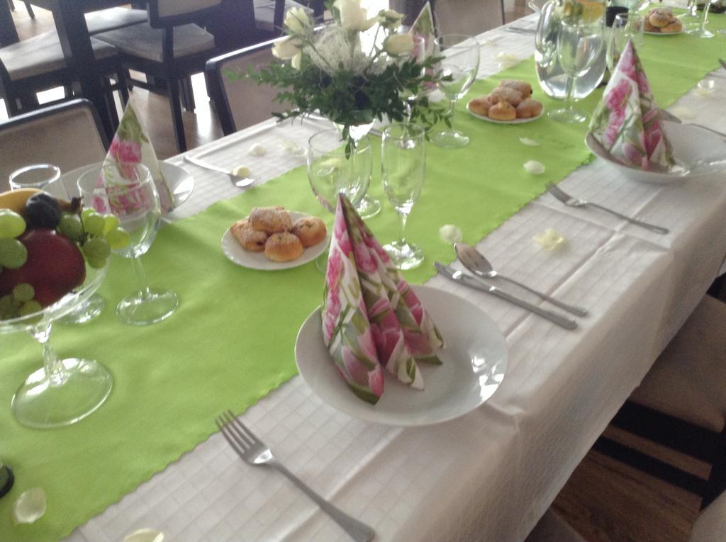 Hotel Monde Uhersky Brod Bagian luar foto