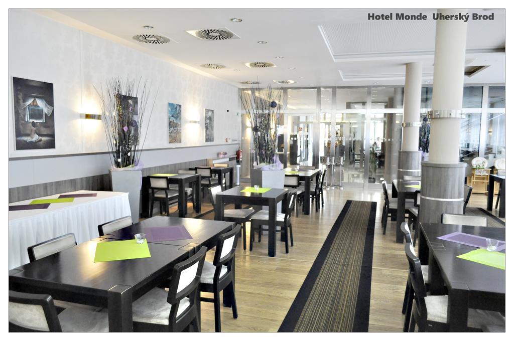 Hotel Monde Uhersky Brod Bagian luar foto