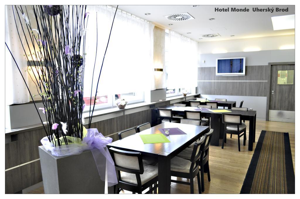 Hotel Monde Uhersky Brod Bagian luar foto