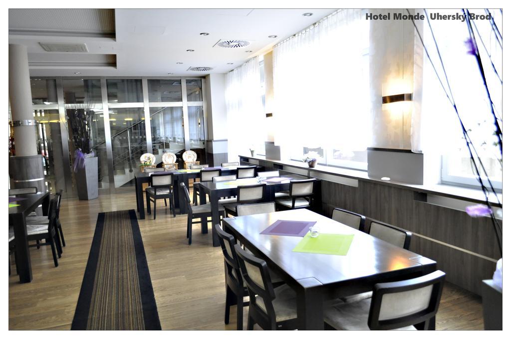 Hotel Monde Uhersky Brod Bagian luar foto